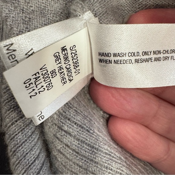 Gap 100% merino wool button front cardigan small - Picture 9 of 10